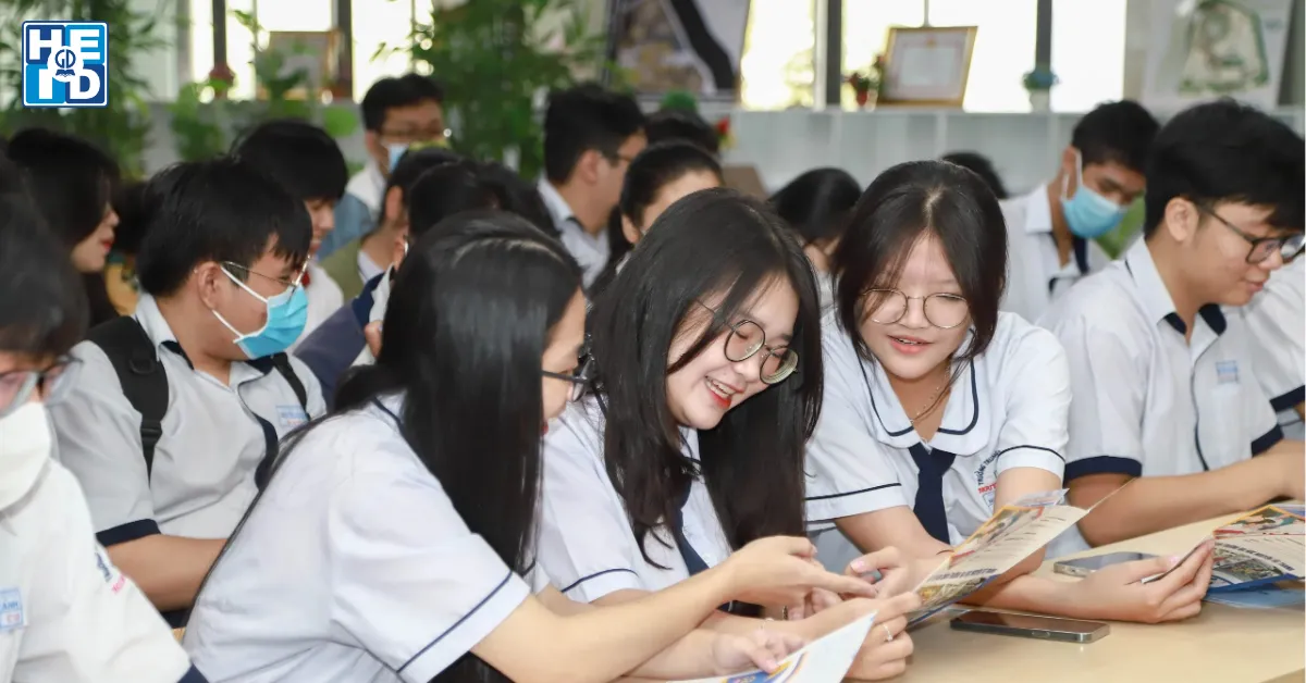 Học sinh lớp 12 cần có một đề cương ôn thi tiếng Anh tốt nghiệp THPT bám sát cấu trúc đề thi mới