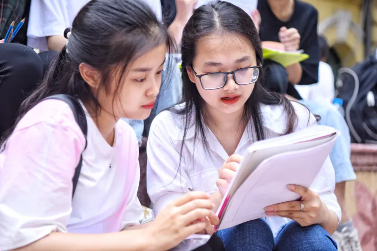 Học sinh lớp 9 cần xác định rõ các kiến thức trọng tâm thi vào 10 môn Văn, được chia theo từng phần của đề thi.