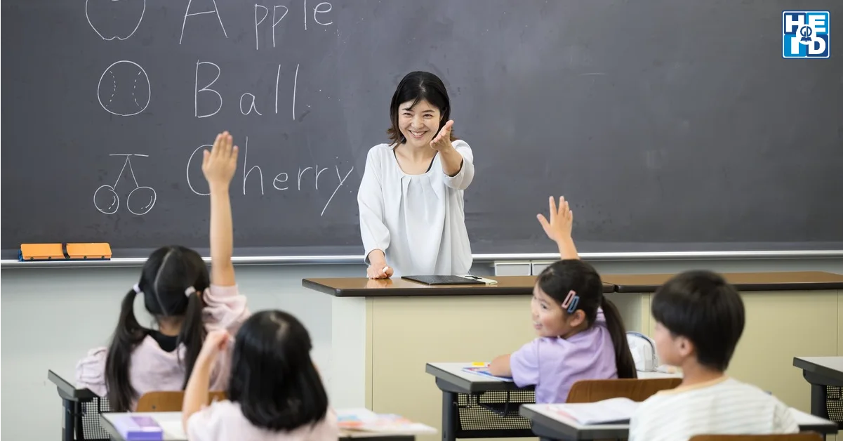 Tổ chức từ vựng thành từng nhóm nội dung quen thuộc giúp học sinh dễ hình dung và dễ liên hệ với tình huống đời sống dạy từ vựng